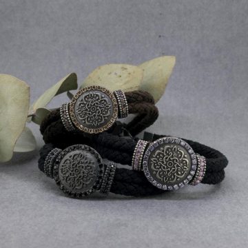 pulseras de plata y mandalas
